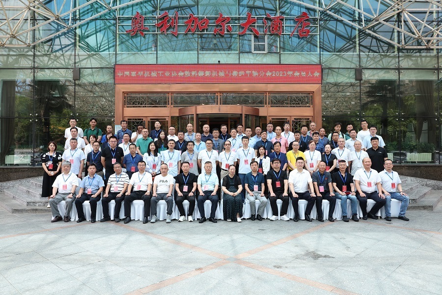 中國重型機械工業(yè)協(xié)會(huì )散料裝卸機械與搬運車(chē)輛分會(huì )在大連市召開(kāi)2023年會(huì )員大會(huì )。我單位被推薦為散料裝卸機械與搬運車(chē)輛分會(huì )第九屆理事會(huì )成員單位.